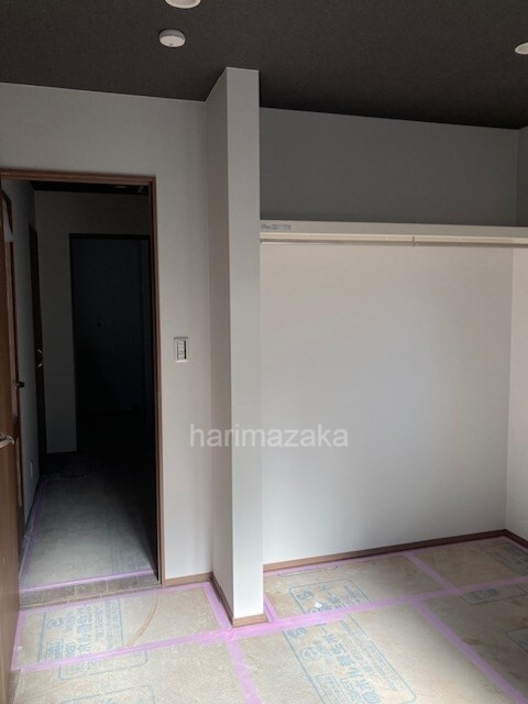 荒川区東尾久３丁目・南西角新築1棟の外観：施工例|廊下には、たっぷり収納がありますので物が多いご家族でも安心して生活できます。