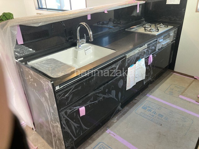 荒川区東尾久３丁目・南西角新築1棟の構造・工法・仕様|木造在来軸組み工法でしっかりと断熱材を施工している、断熱等級５取得。住宅性能にもこだわり持つうれしい建物です。