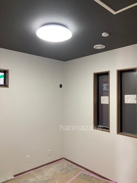 荒川区東尾久３丁目・南西角新築1棟の設備|1階廊下階段部分。