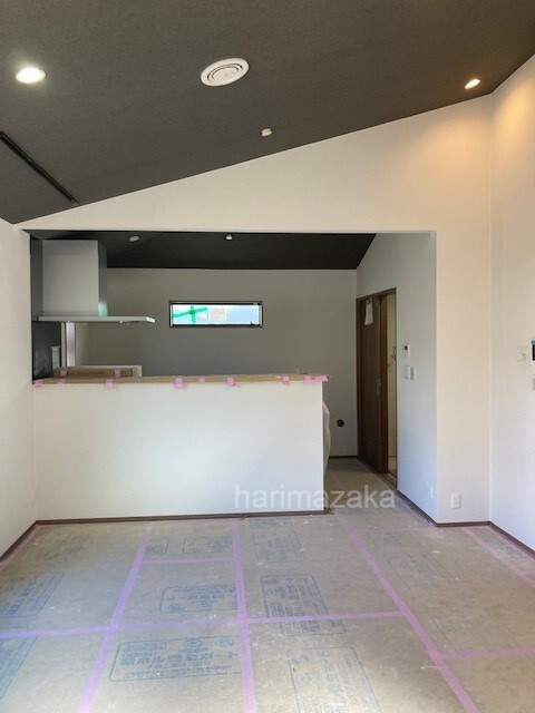 荒川区東尾久３丁目・南西角新築1棟の居間・リビング|天井高っ‼って思っちゃいます♪