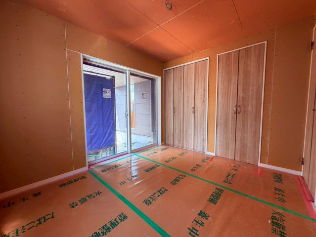 【洋室】 | 豊島区長崎２丁目　新築戸建て | 【建築中】落ち着いた雰囲気で、心安らぐ洋室空間