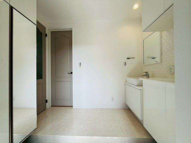 【玄関】 | 豊島区長崎２丁目　新築戸建て | 【施工例】おかえり、ただいまはいつもここからはじまります