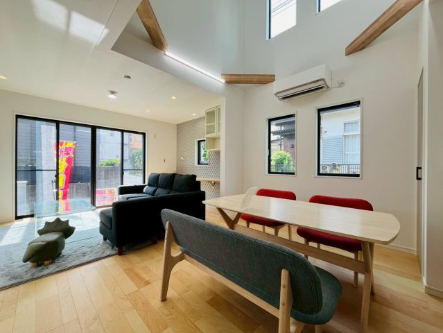 【居間・リビング】 | 豊島区長崎２丁目　新築戸建て | 【施工例】今日あったことなどの会話が弾むLDK