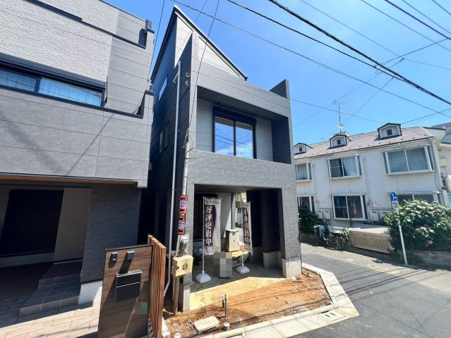 【外観】 | 豊島区長崎２丁目　新築戸建て | 上質感あふれる外観が、住まいの印象を美しく演出します