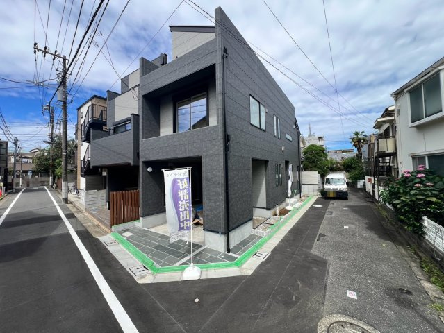 【外観】 | 豊島区長崎２丁目　新築戸建て | 上質感あふれる外観が、住まいの印象を美しく演出します