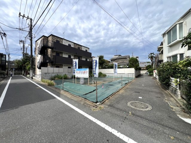 【外観】 | 豊島区長崎２丁目　新築戸建て | 【更地時現地写真】南東角地で陽当たりも良好で開放感いっぱい