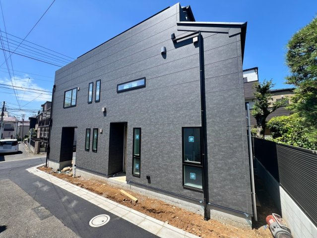 【外観】 | 豊島区長崎２丁目　新築戸建て | 上品な佇まいと存在感を兼ね備えた、洗練された外観デザイン