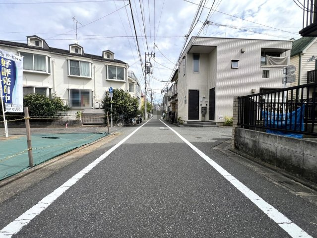 【前面道路含む現地写真】 | 豊島区長崎２丁目　新築戸建て | 見通しもよく落ち着いた住宅街でゆったり過ごせます