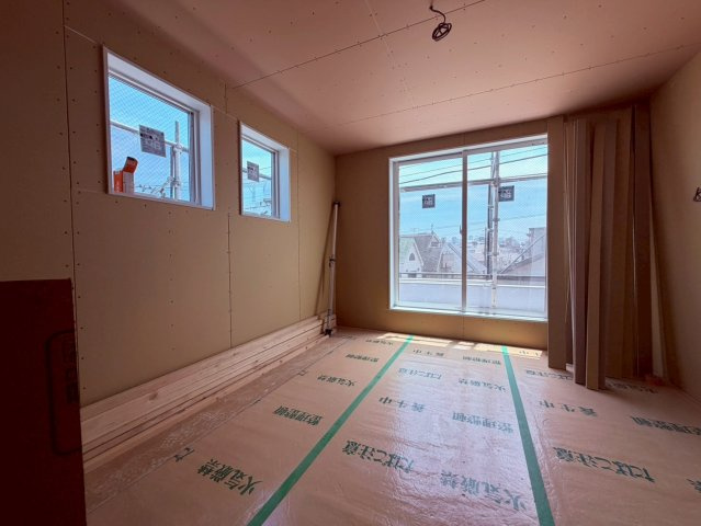 【洋室】 | 豊島区長崎２丁目　新築戸建て | 【建築中】シンプルで使いやすく、多彩なレイアウトが可能です