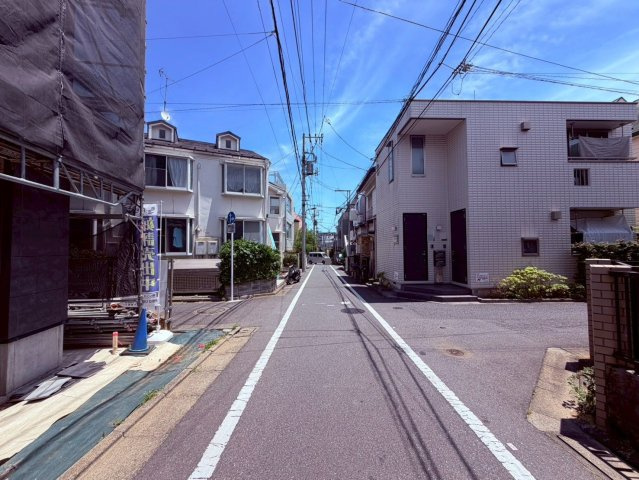 【前面道路含む現地写真】 | 豊島区長崎２丁目　新築戸建て | 見通しもよく落ち着いた住宅街でゆったり過ごせます