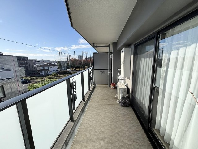 【バルコニー】 | プレシス朝霞台グリーンパークス（朝霞店） | 2025年11月撮影/バルコニー
陽当たりの良い南東向きバルコニーです。