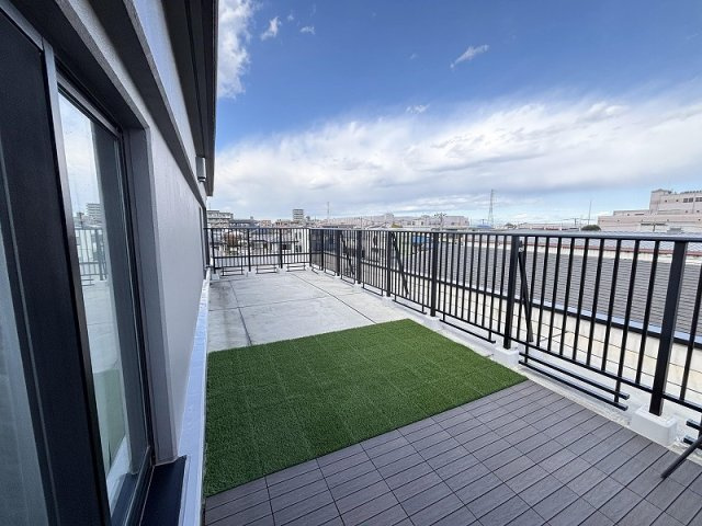 【バルコニー】 | プレシス朝霞台グリーンパークス（朝霞店） | 2025年11月撮影/ルーフバルコニー
開放感あふれるルーフバルコニーです。