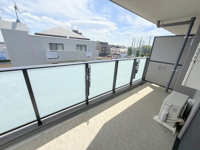 【バルコニー】 | プレシス朝霞台グリーンパークス（朝霞店） | 2026年5月撮影/バルコニー
陽当たりの良い南東向きバルコニーです。