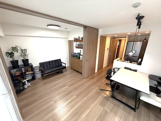 【居間・リビング】 | プレシス朝霞台グリーンパークス（朝霞店） | 2025年11月撮影/リビング
リビング横の4帖洋室を開放して約16帖のゆったりとした空間としてもお過ごしいただけます。