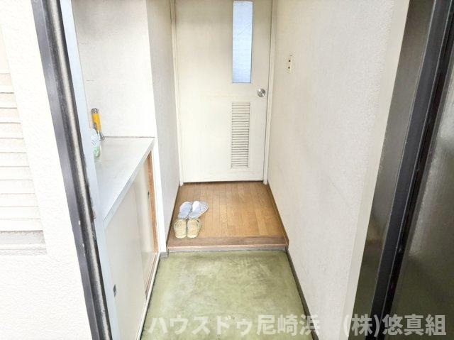 日興宝塚スカイマンションの玄関|■大容量のシューズボックス完備で来客時も安心！靴をすっきりと収納でき、玄関が広く清潔に保てます♪