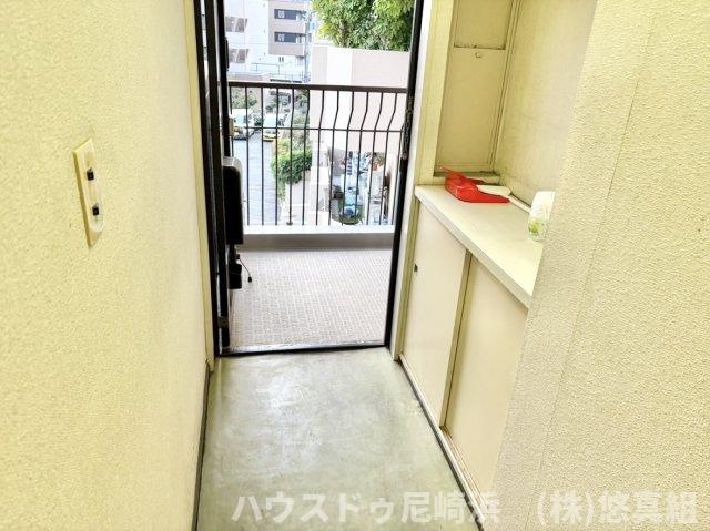 日興宝塚スカイマンションの玄関