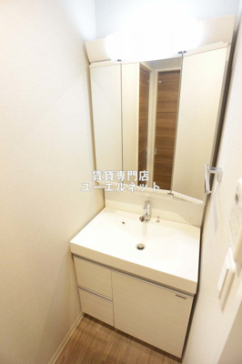 【独立洗面台】 | ファーストステージ江坂広芝町2 | 清潔感ある独立洗面台で毎日気持ちよく♪