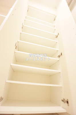 【設備】 | ファーストステージ江坂広芝町2 | 収納力たっぷりのシューズボックスで玄関すっきり！