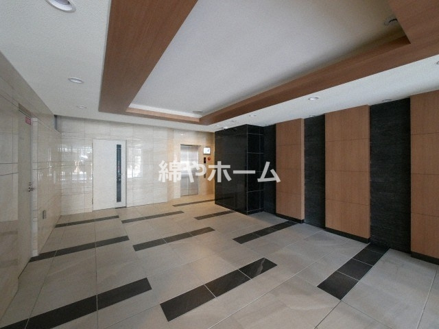 スプランディッド難波WESTのロビー|建物の内部です