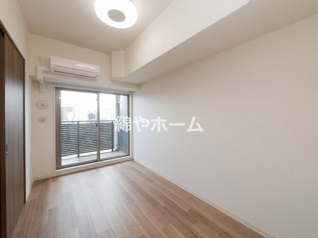 スプランディッド難波WESTの洋室|落ち着いた色調の洋室です