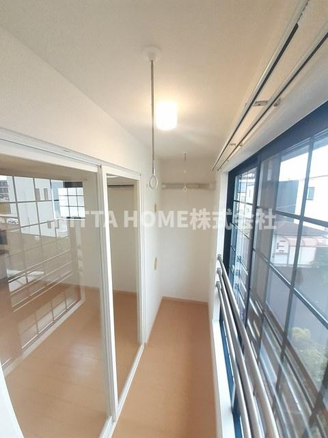 ジュネスカーサのバルコニー|人気のサンルームを完備！！