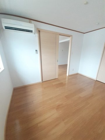 エグゼカワハラの寝室|風通しも良い寝室です☆