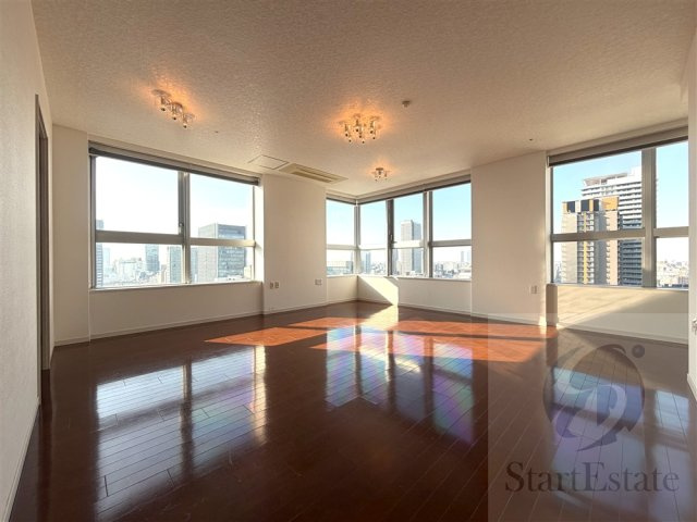 【居間・リビング】 | アーバンライフ御堂筋本町タワー | ゆったりとしたリビングです