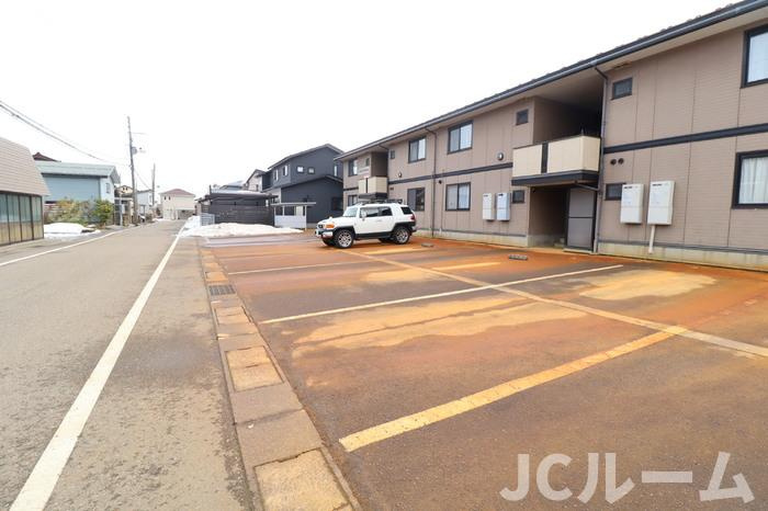 ビリーブの駐車場