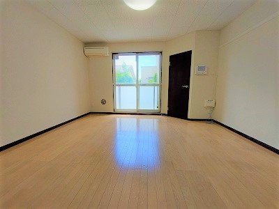 レオネクスト夢咲の居間・リビング|1Ｆのお部屋はフローリングです。