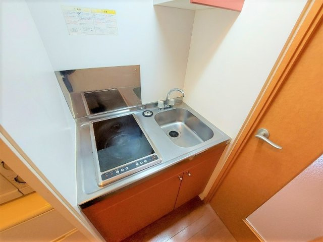 レオパレスＶｉｅｎｔのキッチン|電気コンロ設置済。すぐに使用出来ます。