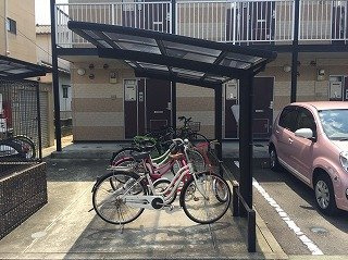 レオパレスＶｉｅｎｔのその他|屋根付き駐輪場