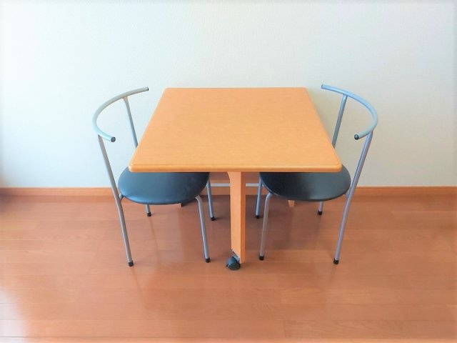 レオパレスホームランドのその他|テーブル・椅子設置済