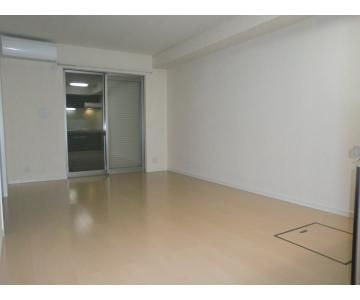 ロイヤルパークの居間・リビング