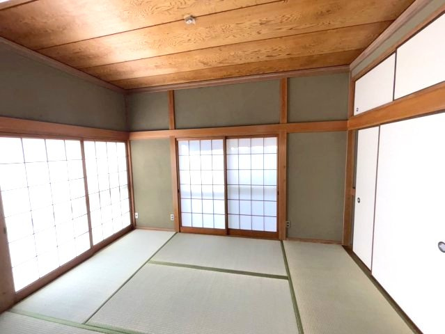 北条辻貸家　松山市北条辻の戸建賃貸の和室|和室があれば、来客や子供用のスペースとして活躍します