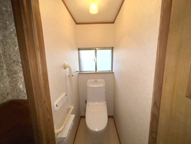 北条辻貸家　松山市北条辻の戸建賃貸のトイレ|コンパクトで使いやすいトイレです