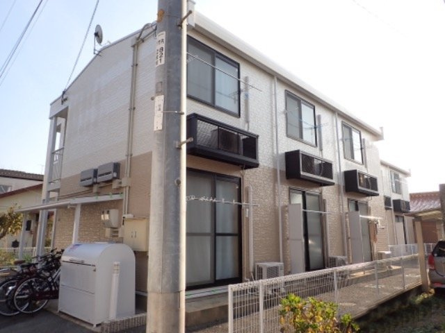 レオパレスアスリーサの外観|2022年3月に外壁塗装いたしました。