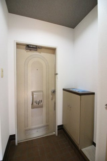 【玄関】 | 収納もある玄関です