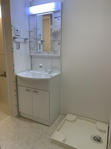 千葉市花見川区検見川町３丁目のアパートの独立洗面台