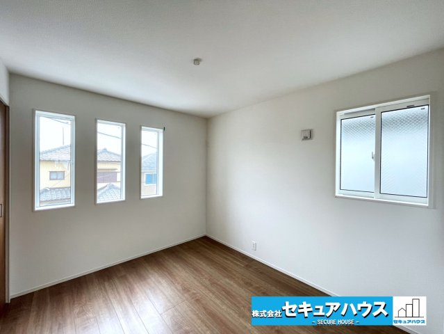 【今からご案内可能】知多市新知字斉宮畑　全2棟の洋室|【洋室】
◆お子様のお部屋や主寝室、来客時の宿泊室、趣味のお部屋としてもご利用いただけます♪