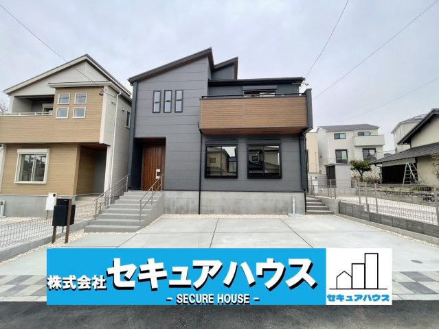 【今からご案内可能】知多市新知字斉宮畑　全2棟の外観|■現地外観写真
駐車並列3台可能！オプション工事でカーポート設置などいかがでしょうか。その他にも、フェンスなどの「オプション工事」もご提案いたします♪