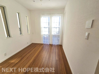 【洋室】 | 伊丹市寺本5丁目中古戸建 | 1階洋室4.8帖です♪掃き出し窓も有り、たいへん明るく開放的な室内です！