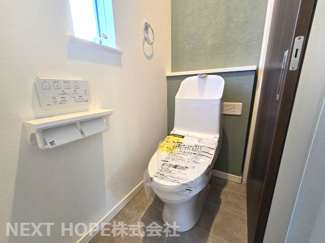 【トイレ】 | 伊丹市寺本5丁目中古戸建 | トイレは1階・2階に設けられております♪こちらは2階のトイレです♪