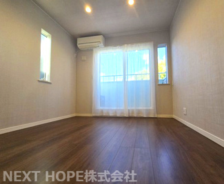 【洋室】 | 伊丹市寺本5丁目中古戸建 | 2階洋室5.7帖です♪専用バルコニーもございます！エアコン付きです♪素敵な室内をぜひ現地でご確認ください！！お気軽にネクストホープ不動産販売までお問い合わせを！