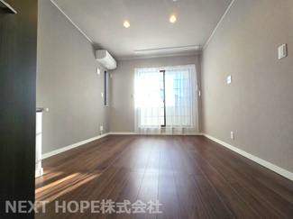 【洋室】 | 伊丹市寺本5丁目中古戸建 | 2階洋室6.5帖です♪専用バルコニーもあり、開放的な室内です！！エアコン付きです！