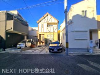 【駐車場】 | 伊丹市寺本5丁目中古戸建 | 玄関前は駐車スペースです♪ハイルーフ車も駐車可能です！！並列2台駐車可能です！（制限有）