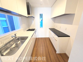 【キッチン】 | 伊丹市寺本5丁目中古戸建 | キッチン後方にはカップボードも設けられております♪たくさんの食器や調理家電もスッキリ収納できます！！