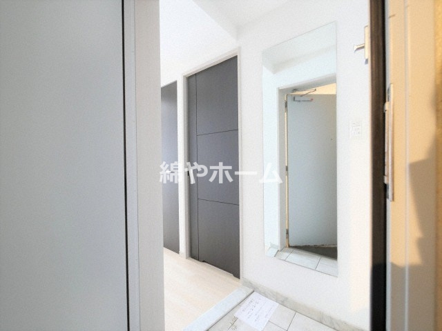 インボイス難波南レジデンスの玄関|収納もある玄関です