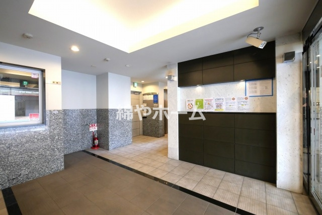 インボイス難波南レジデンスのロビー|ゆとりのあるロビーです