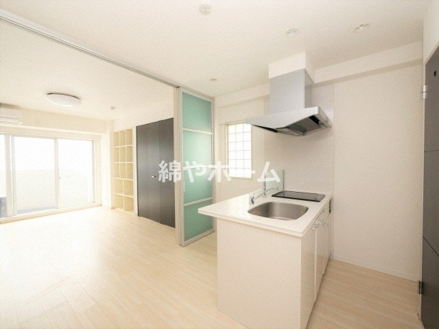 インボイス難波南レジデンスの居間・リビング|ゆったり過ごせるリビングです