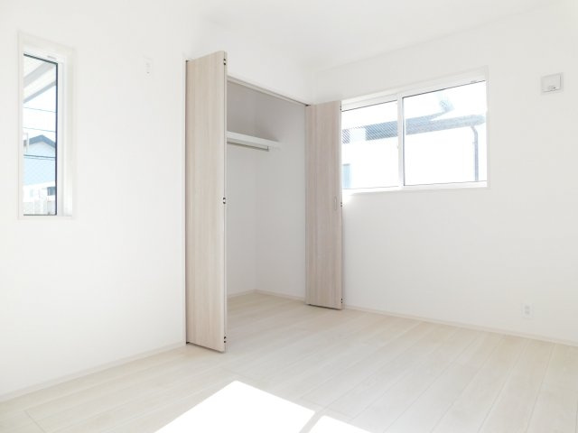 名古屋市港区小賀須３丁目の新築一戸建の洋室|◇洋室◇　　南面で明るい洋室６．０帖　全居室収納完備！